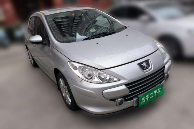 Used Peugeot 307 2013 Hatchback 1.6L Manual Comfort Edition Front Right 45 Deg