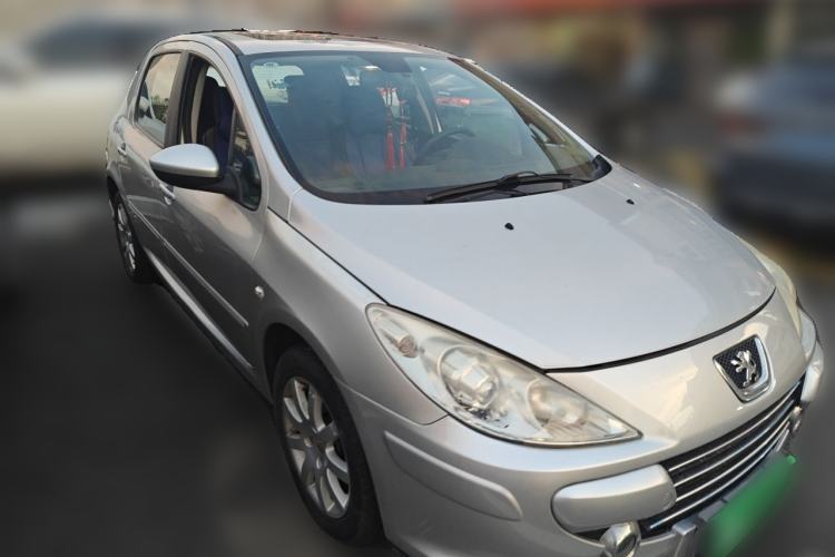 Used Peugeot 307 2013 Hatchback 1.6L Manual Comfort Edition Front Right 45 Deg