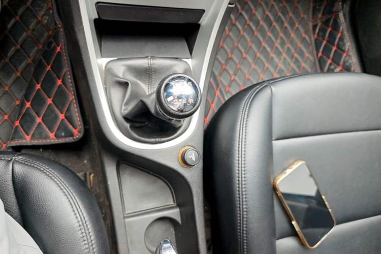 Used Peugeot 307 2013 Hatchback 1.6L Manual Comfort Edition Gear Lever