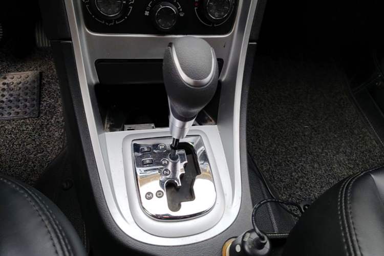 Used Peugeot 307 2013 Hatchback 1.6L Automatic Comfort Edition Gear Lever