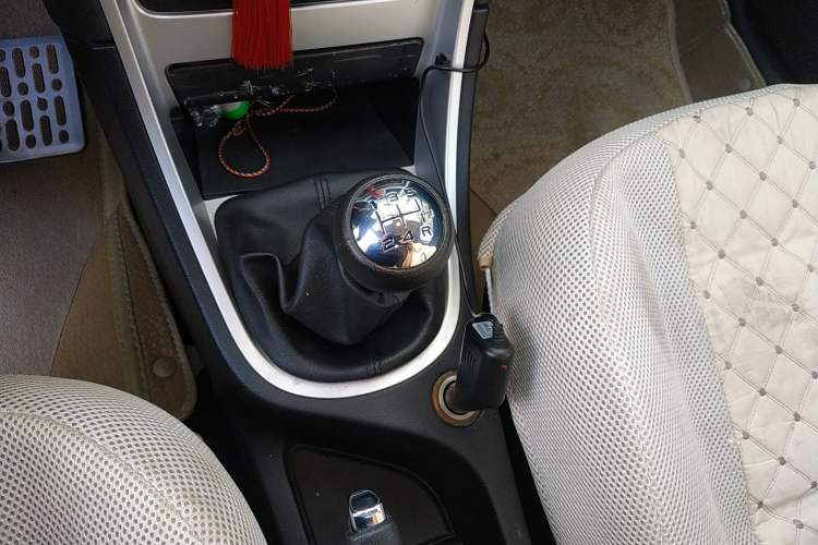 Used Peugeot 307 2013 Hatchback 1.6L Manual Comfort Edition Gear Lever