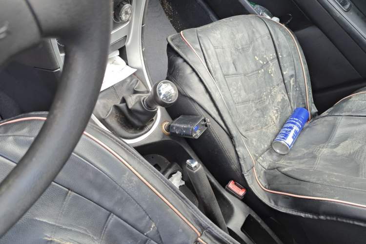 Used Peugeot 307 2013 Hatchback 1.6L Manual Comfort Edition Gear Lever