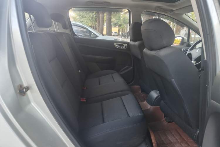 Used Peugeot 307 2013 1.6L Automatic CROSS Interior 10