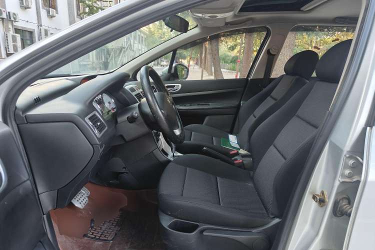 Used Peugeot 307 2013 1.6L Automatic CROSS Interior 5