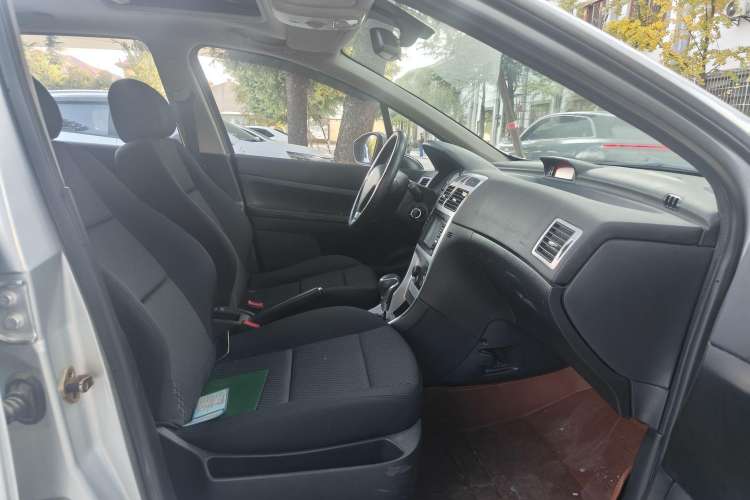 Used Peugeot 307 2013 1.6L Automatic CROSS Interior 9