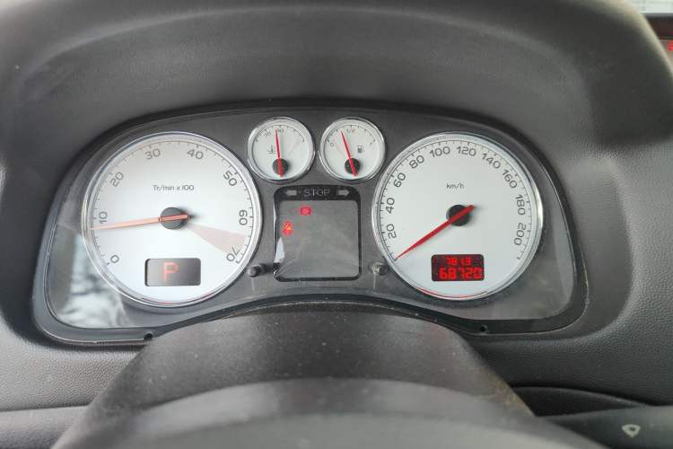 Used Peugeot 307 2013 1.6L Automatic CROSS Odometer Close Up