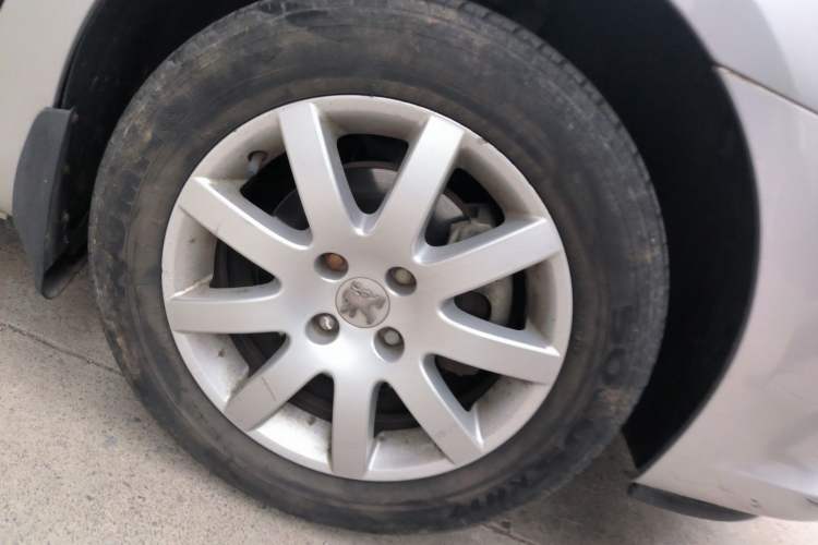 Used Peugeot 307 2013 Hatchback 1.6L Manual Comfort Edition Right Front Wheel Hub
