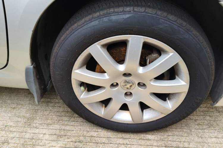 Used Peugeot 307 2013 Hatchback 1.6L Automatic Comfort Edition Right Front Wheel Hub