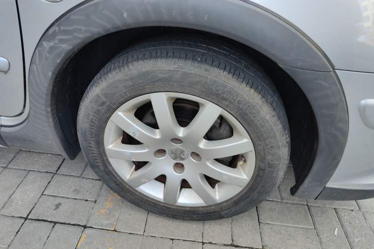 Used Peugeot 307 2013 1.6L Manual CROSS Right Front Wheel Hub