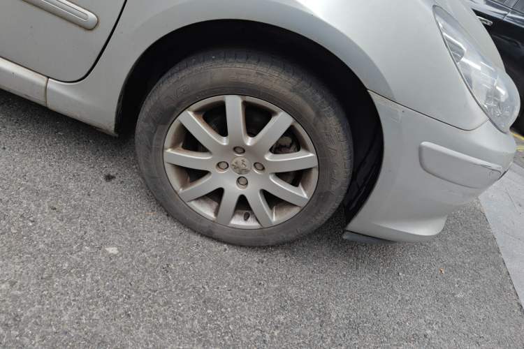 Used Peugeot 307 2013 Hatchback 1.6L Manual Comfort Edition Right Front Wheel Hub