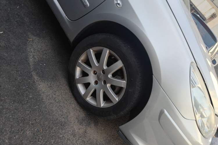 Used Peugeot 307 2013 Hatchback 1.6L Manual Comfort Edition Right Front Wheel Hub
