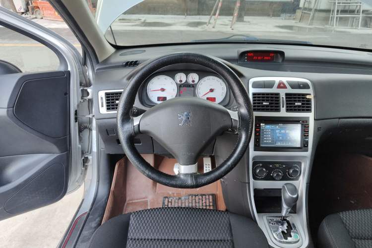 Used Peugeot 307 2013 1.6L Automatic CROSS Steering Wheel