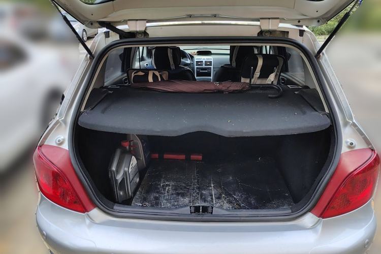 Used Peugeot 307 2013 1.6L Manual CROSS Trunk