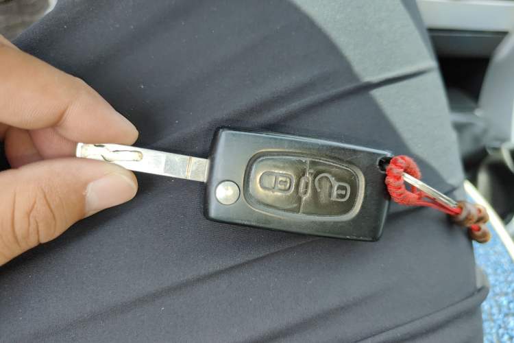 Used Peugeot 307 2013 1.6L Manual CROSS Vehicle Key