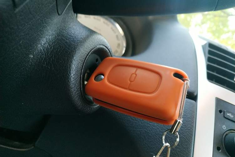Used Peugeot 307 2013 Hatchback 1.6L Manual Comfort Edition Vehicle Key