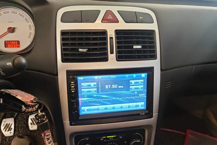 Used Peugeot 307 2013 Hatchback 1.6L Manual Comfort Edition Audio And AC Panel
