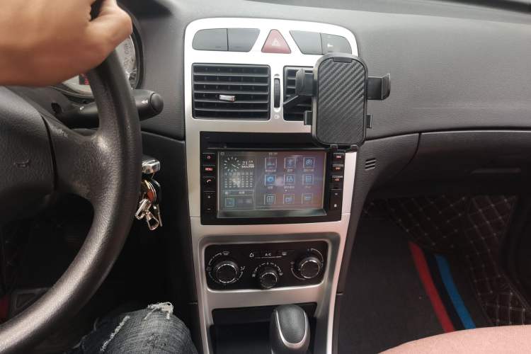Used Peugeot 307 2013 Hatchback 1.6L Automatic Comfort Edition Audio And AC Panel
