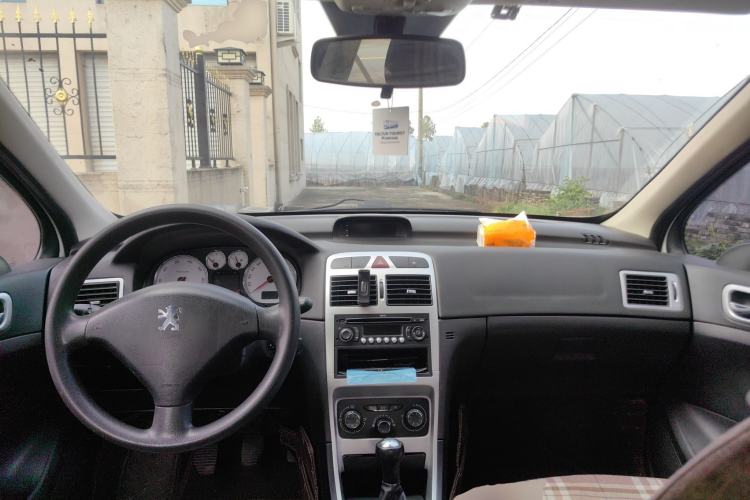 Used Peugeot 307 2013 Hatchback 1.6L Manual Comfort Edition Center Console