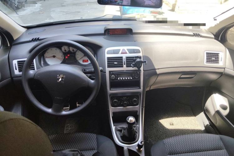 Used Peugeot 307 2013 Hatchback 1.6L Manual Comfort Edition Center Console