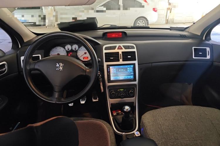 Used Peugeot 307 2013 Hatchback 1.6L Manual Comfort Edition Center Console
