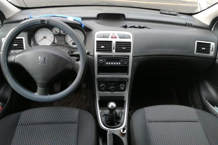 Used Peugeot 307 2013 Hatchback 1.6L Manual Comfort Edition Center Console