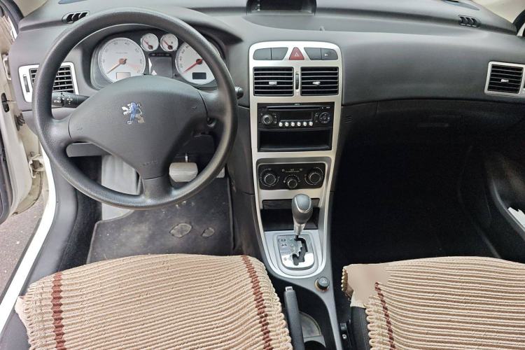 Used Peugeot 307 2013 Hatchback 1.6L Automatic Comfort Edition Center Console