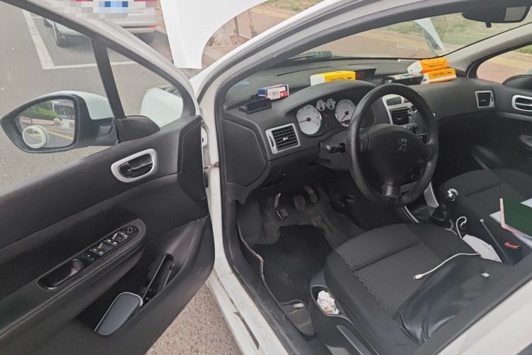 Used Peugeot 307 2013 Hatchback 1.6L Manual Comfort Edition Driver Seat