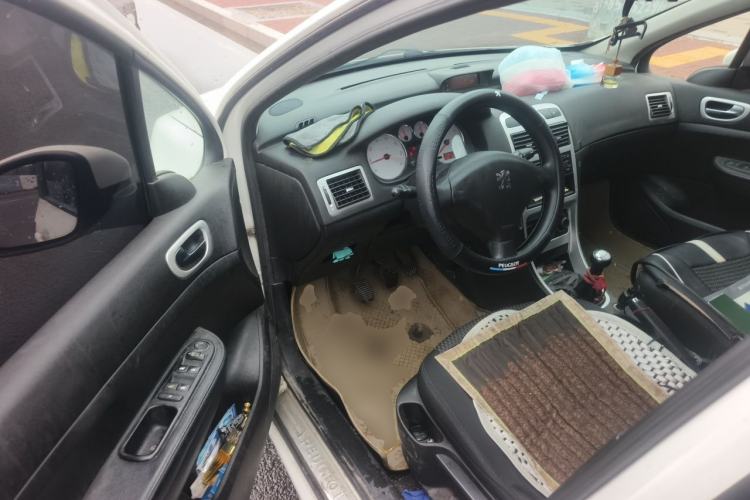 Used Peugeot 307 2013 Hatchback 1.6L Manual Comfort Edition Driver Seat