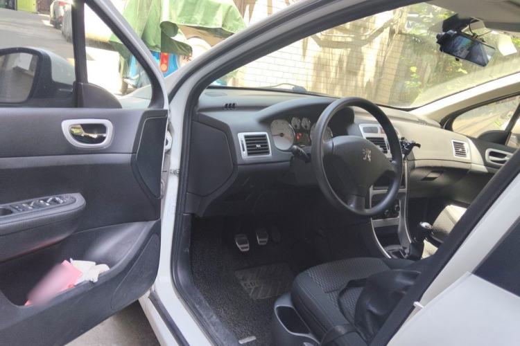 Used Peugeot 307 2013 Hatchback 1.6L Manual Comfort Edition Driver Seat