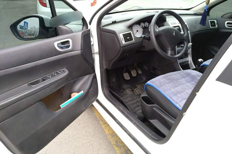Used Peugeot 307 2013 Hatchback 1.6L Manual Comfort Edition Driver Seat
