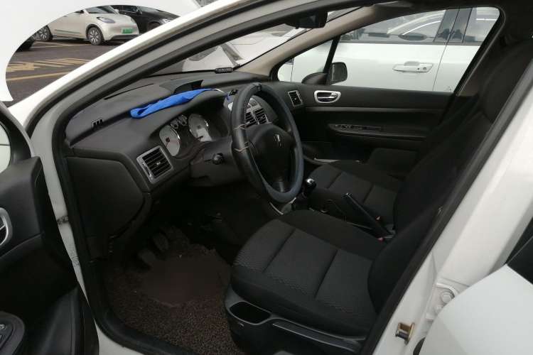 Used Peugeot 307 2013 Hatchback 1.6L Manual Comfort Edition Driver Seat