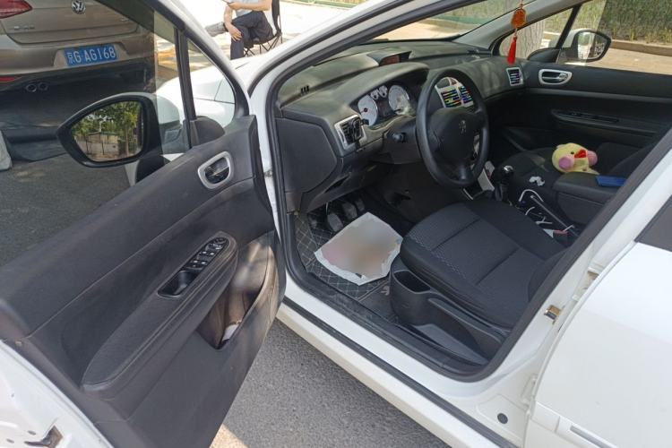 Used Peugeot 307 2013 Hatchback 1.6L Manual Comfort Edition Driver Seat