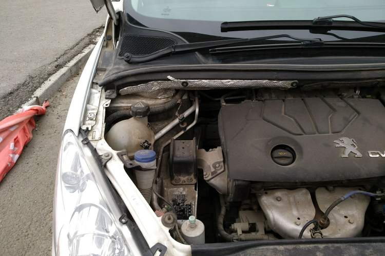 Used Peugeot 307 2013 Hatchback 1.6L Manual Comfort Edition Engine Bay Right