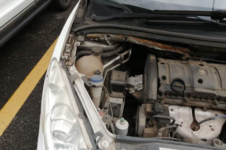 Used Peugeot 307 2013 Hatchback 1.6L Manual Comfort Edition Engine Bay Right