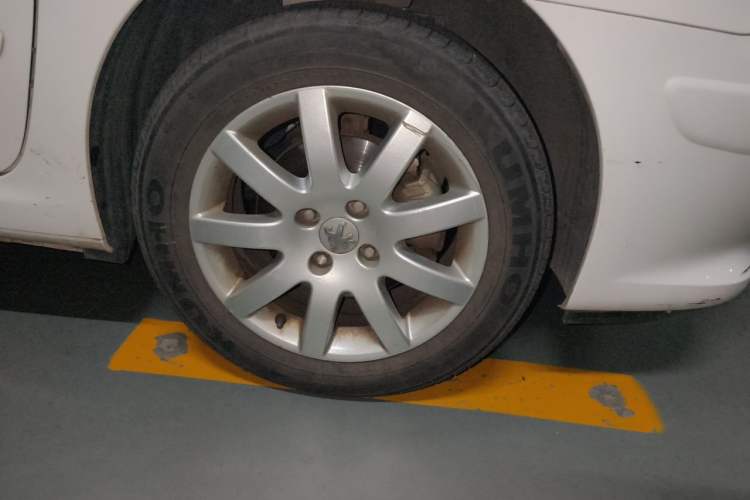 Used Peugeot 307 2013 Hatchback 1.6L Automatic Comfort Edition Exterior 1