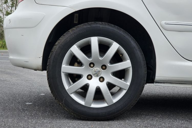 Used Peugeot 307 2013 Hatchback 1.6L Automatic Comfort Edition Exterior 1