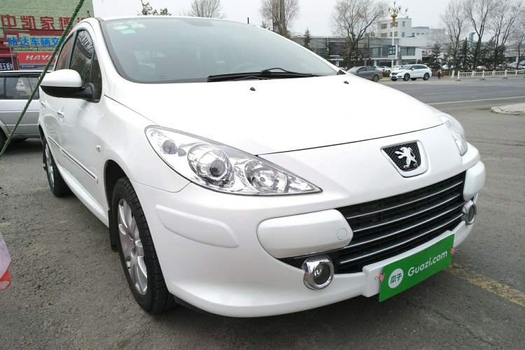 Used Peugeot 307 2013 Hatchback 1.6L Manual Comfort Edition Front Right 45 Deg