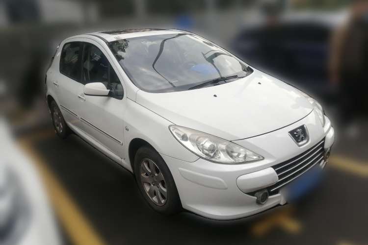 Used Peugeot 307 2013 Hatchback 1.6L Manual Comfort Edition Front Right 45 Deg
