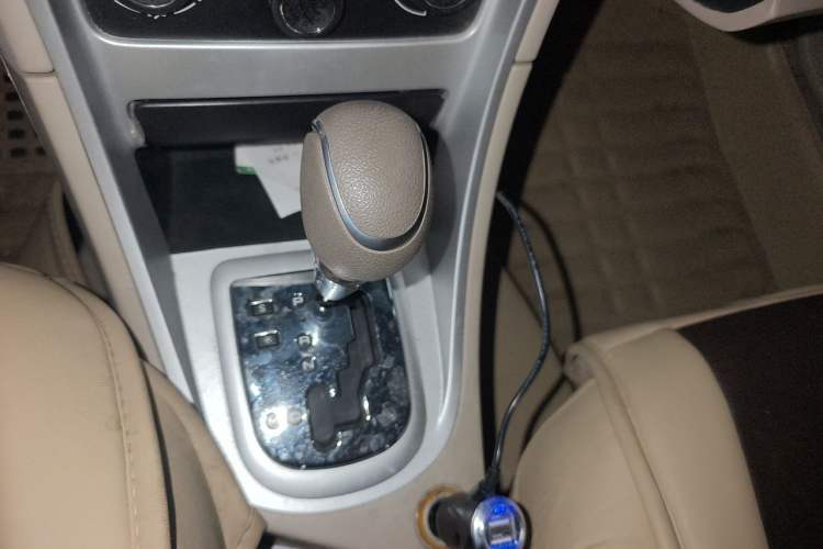 Used Peugeot 307 2013 Hatchback 1.6L Automatic Comfort Edition Gear Lever