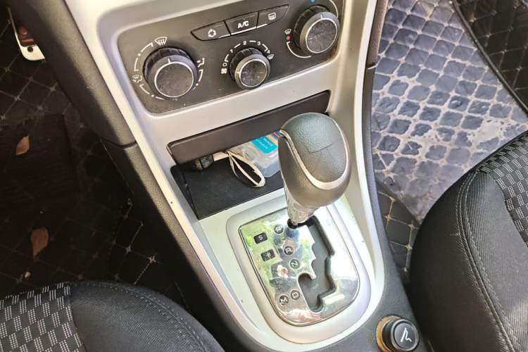 Used Peugeot 307 2013 Hatchback 1.6L Automatic Comfort Edition Gear Lever