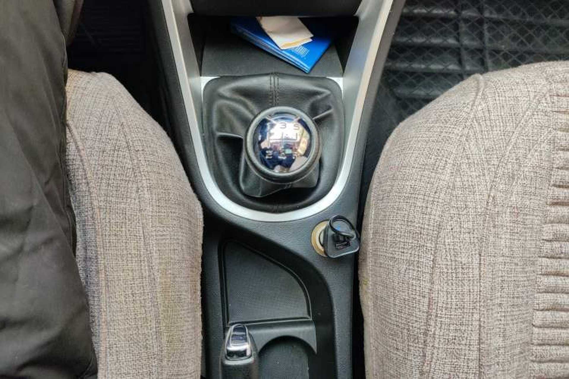 Used Peugeot 307 2013 Hatchback 1.6L Manual Comfort Edition Gear Lever