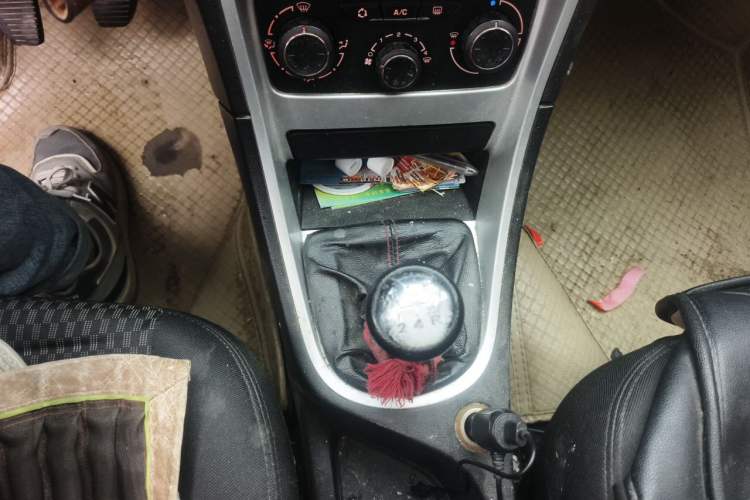 Used Peugeot 307 2013 Hatchback 1.6L Manual Comfort Edition Gear Lever
