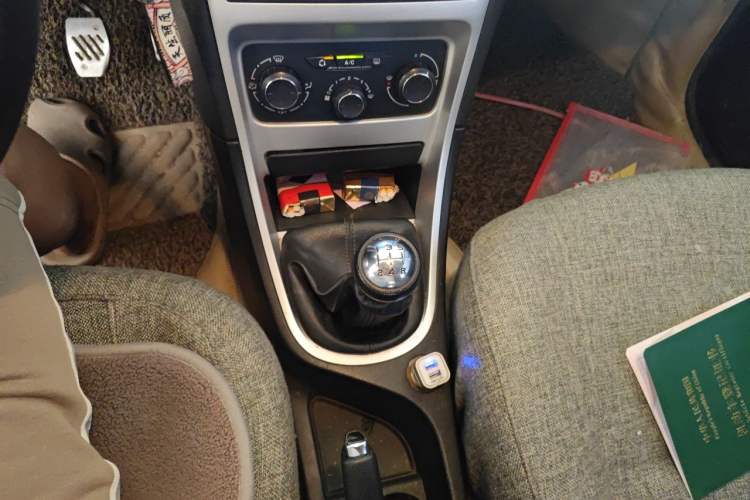 Used Peugeot 307 2013 Hatchback 1.6L Manual Comfort Edition Gear Lever