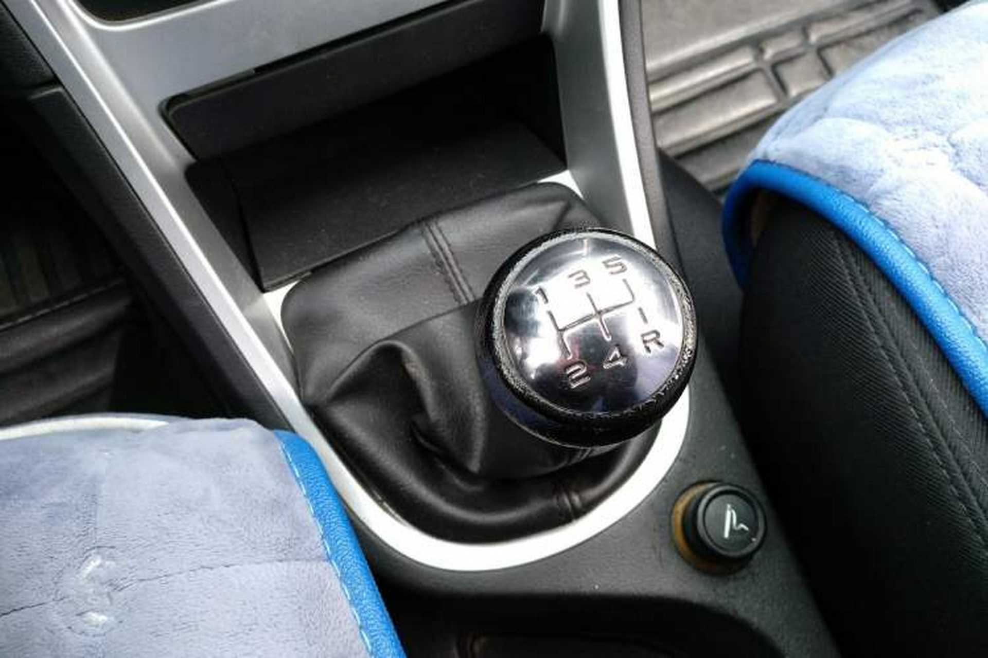 Used Peugeot 307 2013 Hatchback 1.6L Manual Comfort Edition Gear Lever