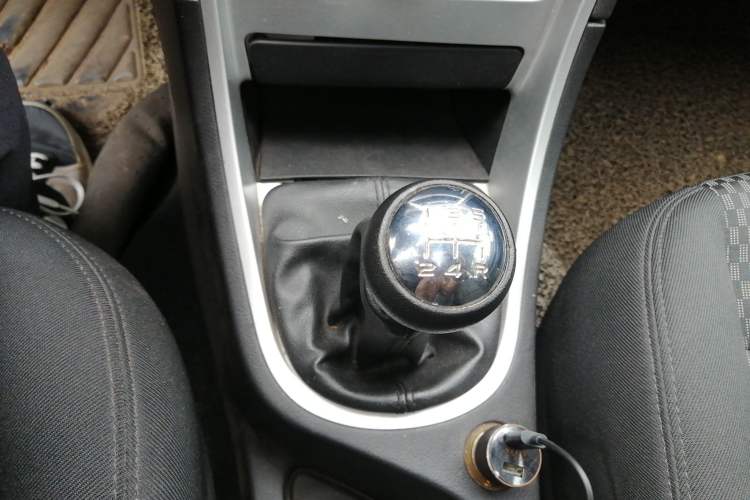 Used Peugeot 307 2013 Hatchback 1.6L Manual Comfort Edition Gear Lever