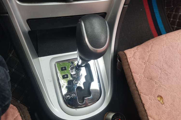 Used Peugeot 307 2013 Hatchback 1.6L Automatic Comfort Edition Gear Lever