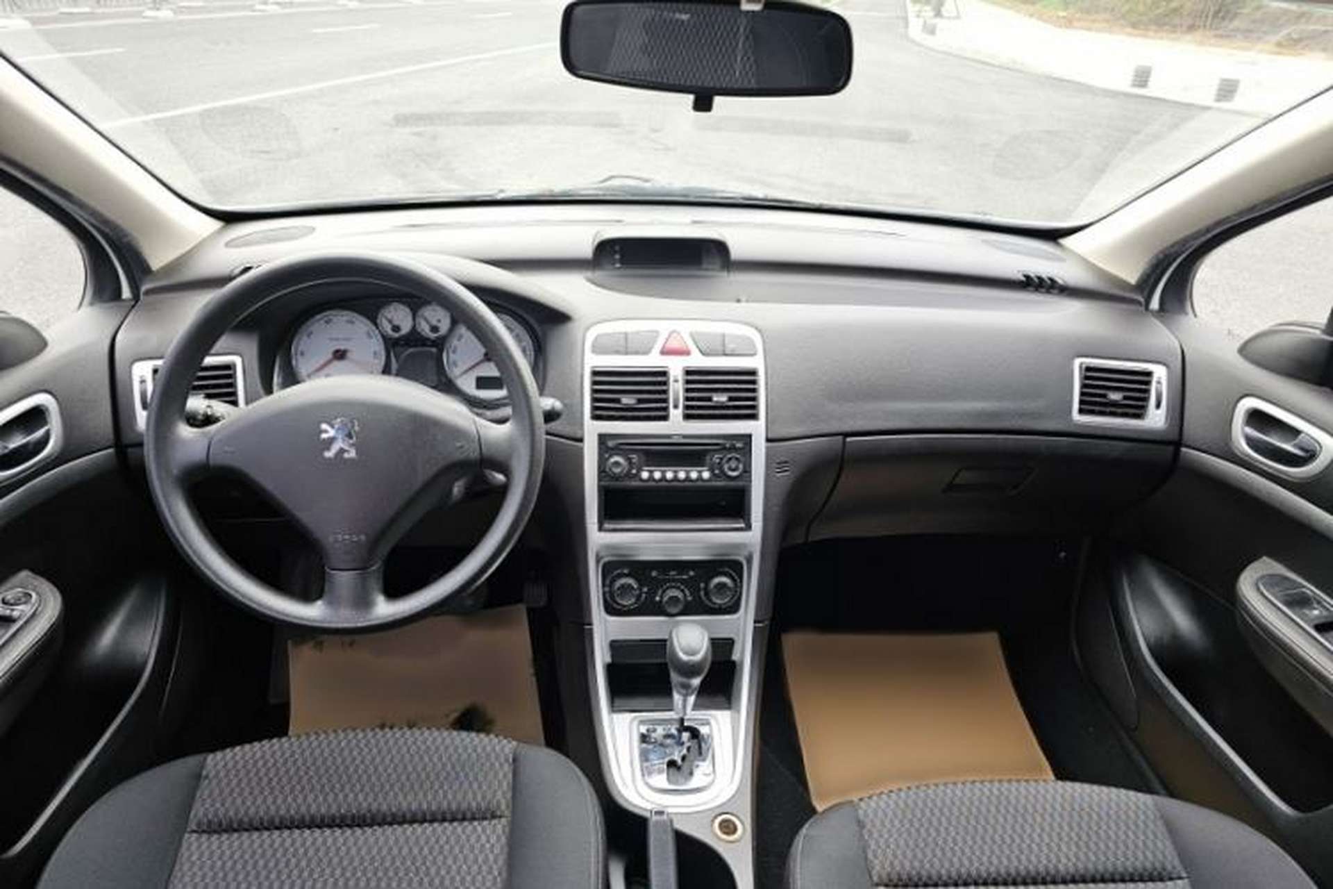 Used Peugeot 307 2013 Hatchback 1.6L Automatic Comfort Edition Interior 2