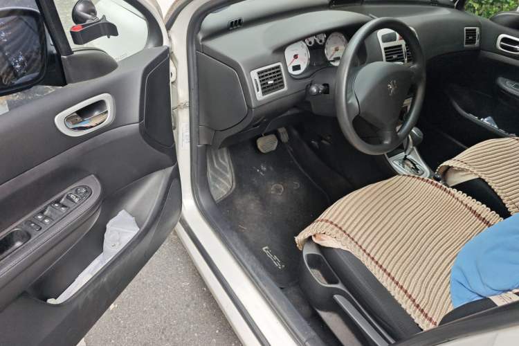 Used Peugeot 307 2013 Hatchback 1.6L Automatic Comfort Edition Interior 3