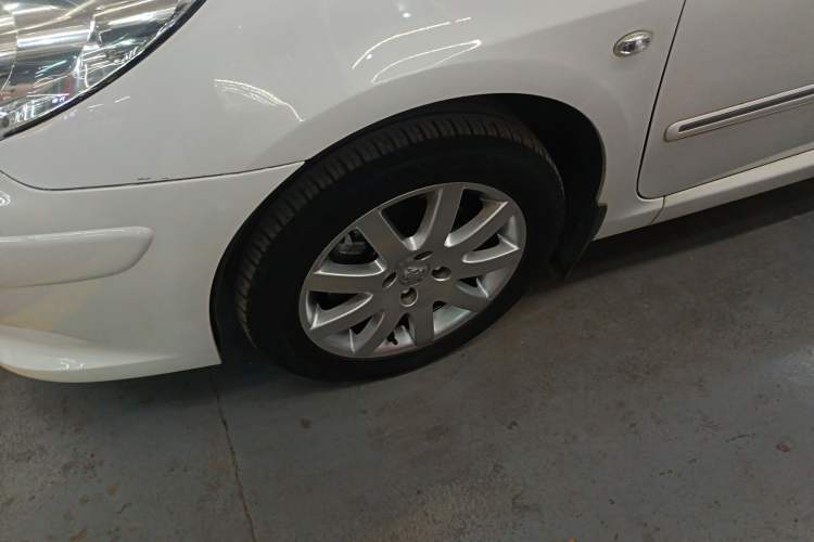 Used Peugeot 307 2013 Hatchback 1.6L Automatic Comfort Edition Left Front Wheel Hub