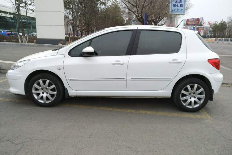 Used Peugeot 307 2013 Hatchback 1.6L Manual Comfort Edition Left Side